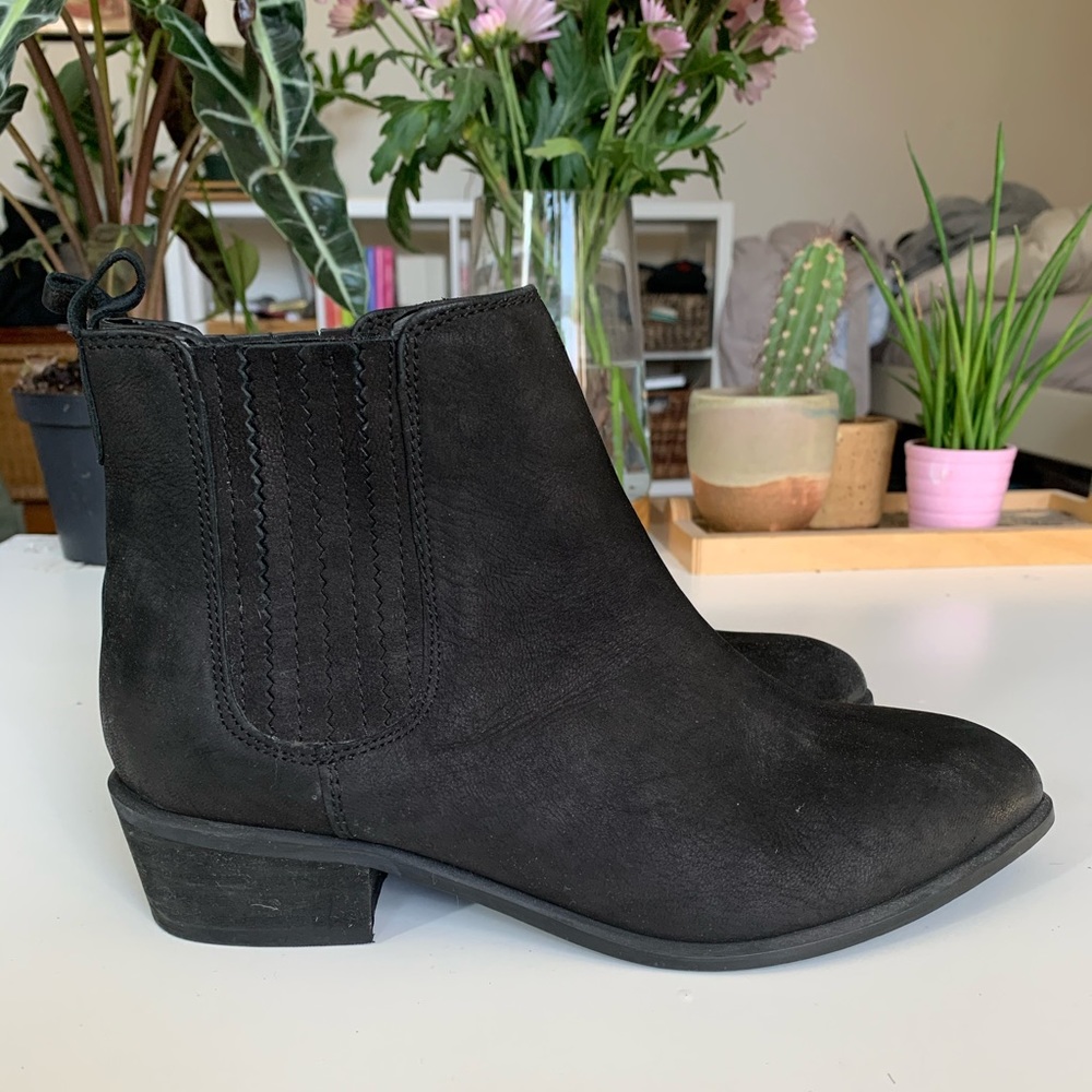 Steve Madden Nylie Chelsea Boot